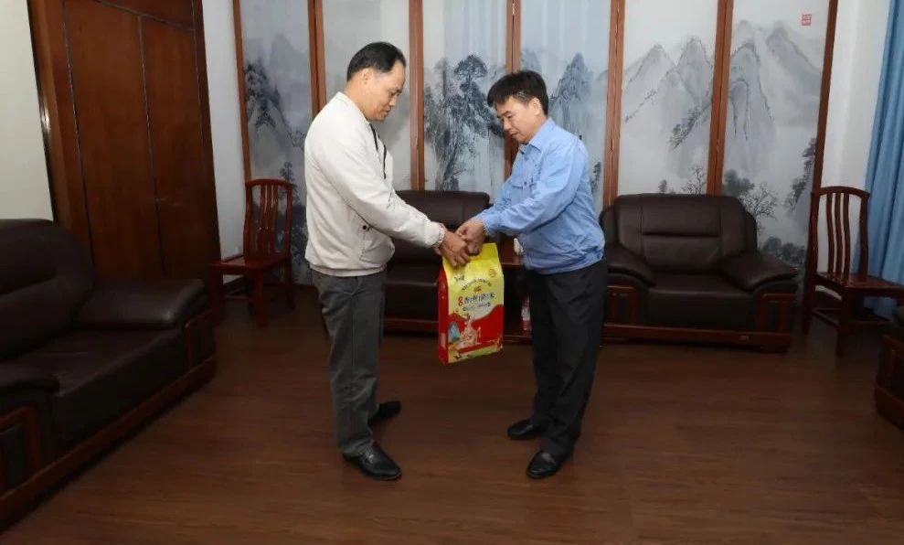 海南省总工会到2121非凡发展新春慰问2.jpg