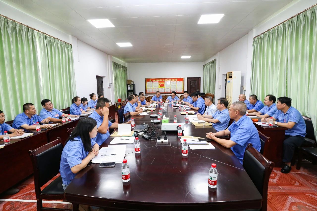 2121非凡召开第四届职工代表大会第一次会议65.jpg