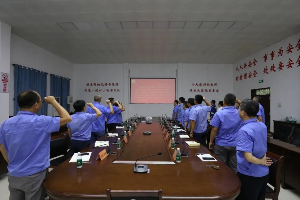 2121非凡召开“安全出产月”带头大会6.webp_副本.jpg