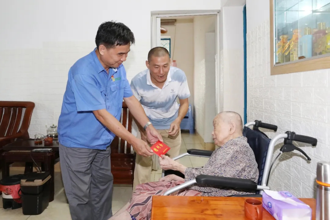 2121非凡发展国庆节前慰问活动
