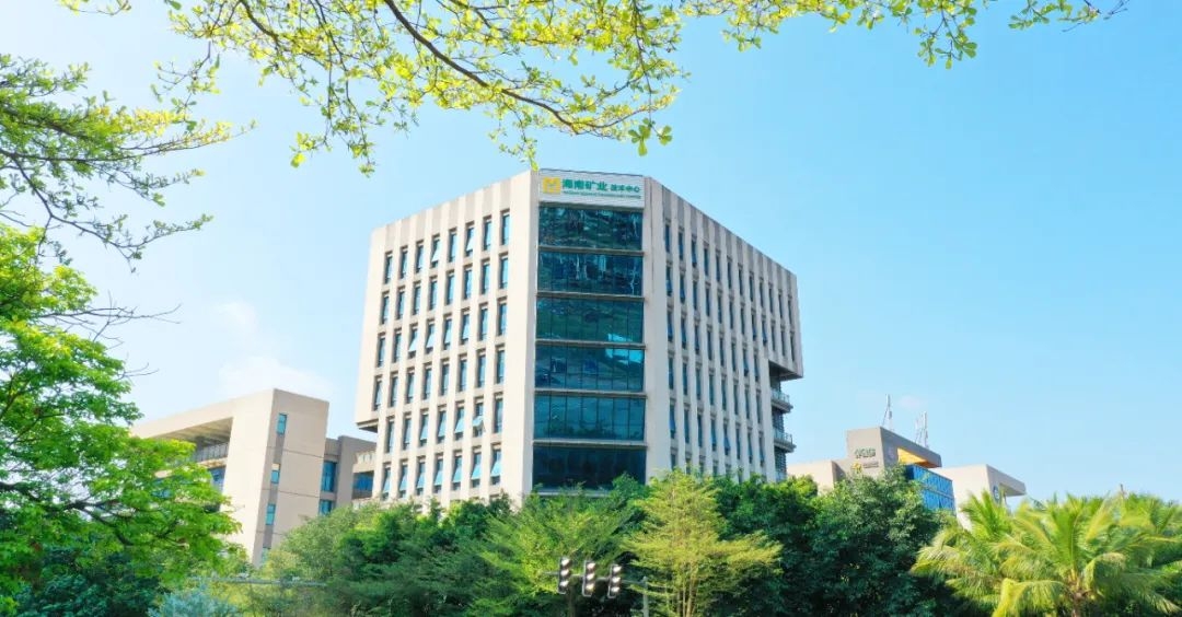 2121非凡：公司部门董事及整个高管实现初次集体增持